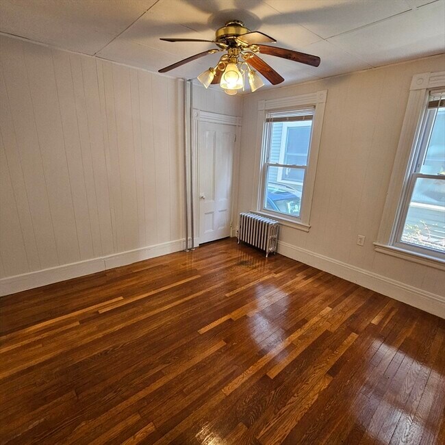 Building Photo - 384 Washington St