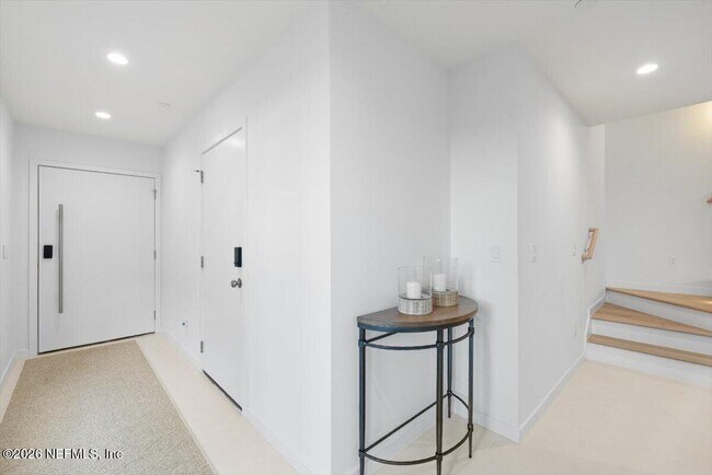 Building Photo - 114 12th Ave S