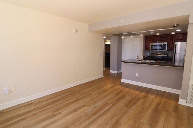 Building Photo - 450 N Arlington Ave