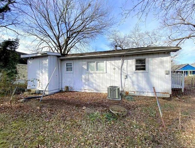 Building Photo - 533 Branham Ave SW