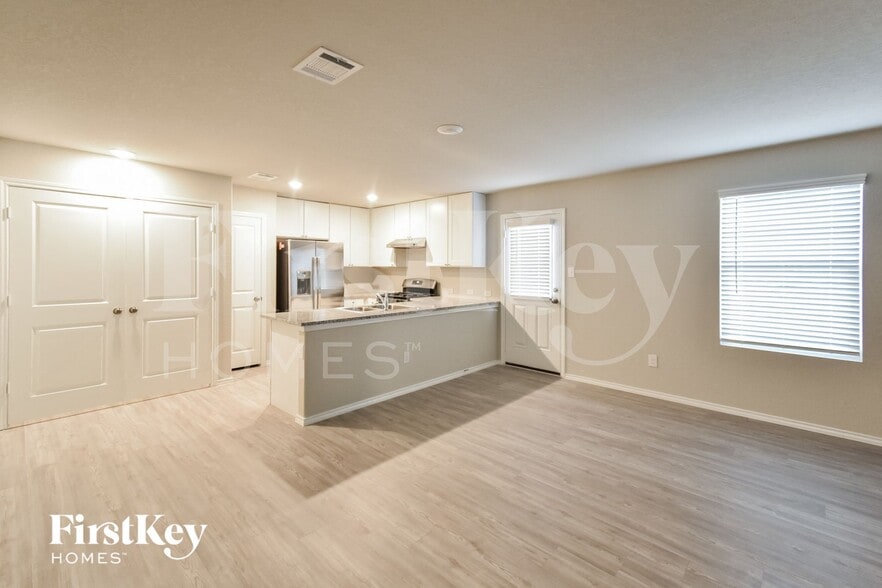 Building Photo - 10815 Giacconi Dr