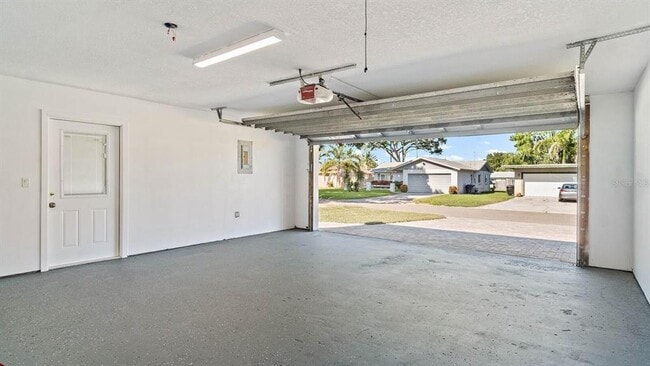 Building Photo - 2318 39th Ave N
