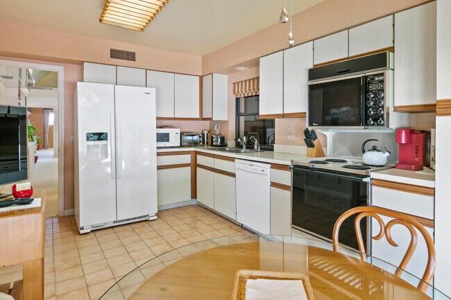 Building Photo - 17110 Waterbend Dr