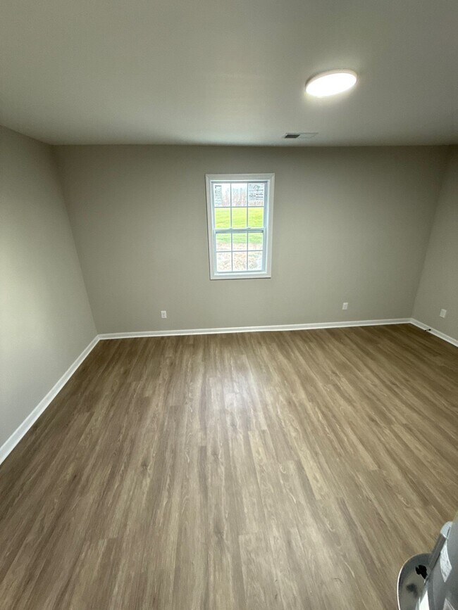 Building Photo - 612 Windrow Rd