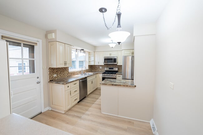 Building Photo - 4841 Lamb Dr