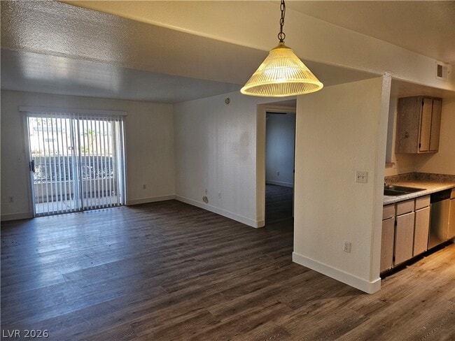 Building Photo - 7885 W Flamingo Rd