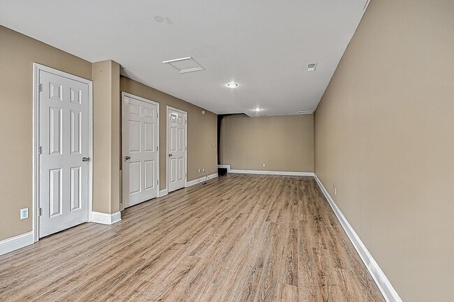 Building Photo - 24 Lake Village Ct
