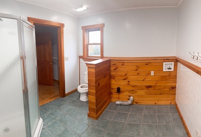 Building Photo - 167 Main St