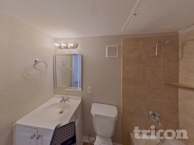 Building Photo - 1216 Grinnell Dr
