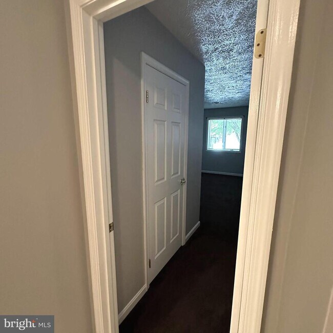 Building Photo - 323 Stonegate Ct