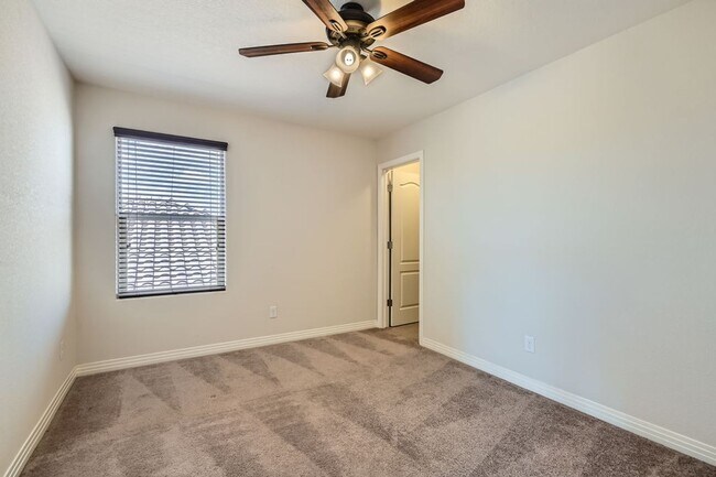 Building Photo - Dont Miss This Gorgeous 4 bed 3 bath plus Loft!