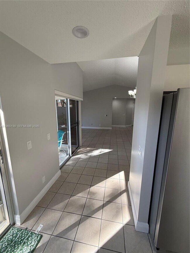 Building Photo - 1364 Cottonwood Cir