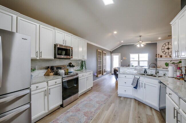 Building Photo - Stunning & Spacious Three Bedroom Home in Frenship School District!