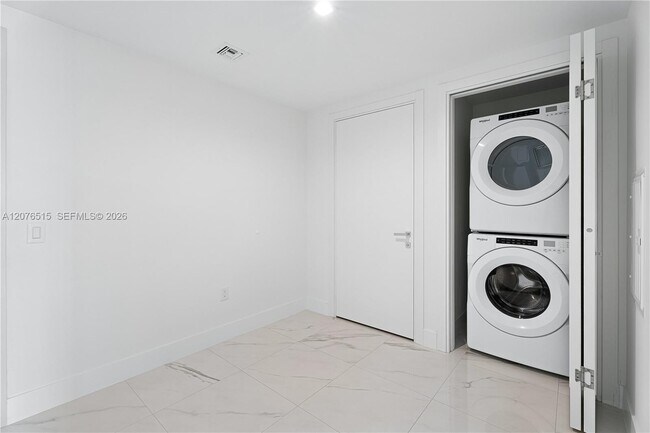Building Photo - 1170 E Hallandale Beach Blvd
