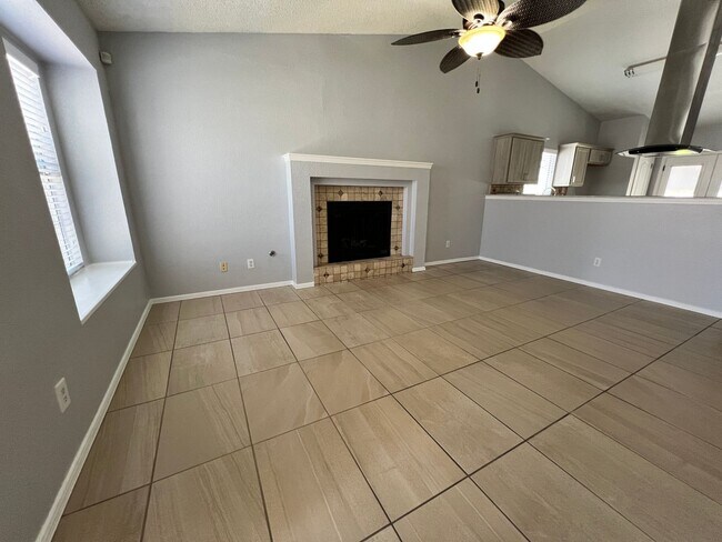 Building Photo - Beautiful East Side Home-Prime Location!