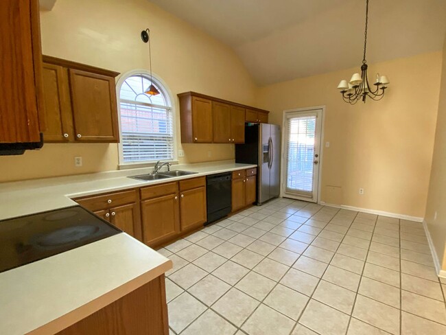 Building Photo - 3 bed, 2.5 bath in Cordova near Trinity an...