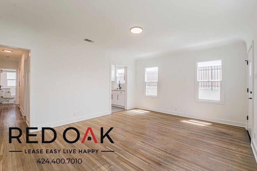 Building Photo - 328 N Kingsley Dr