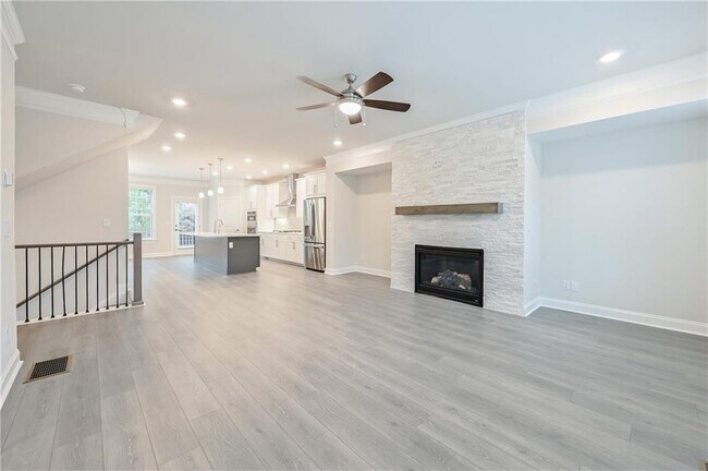 Building Photo - 1356 Live Oak Ln