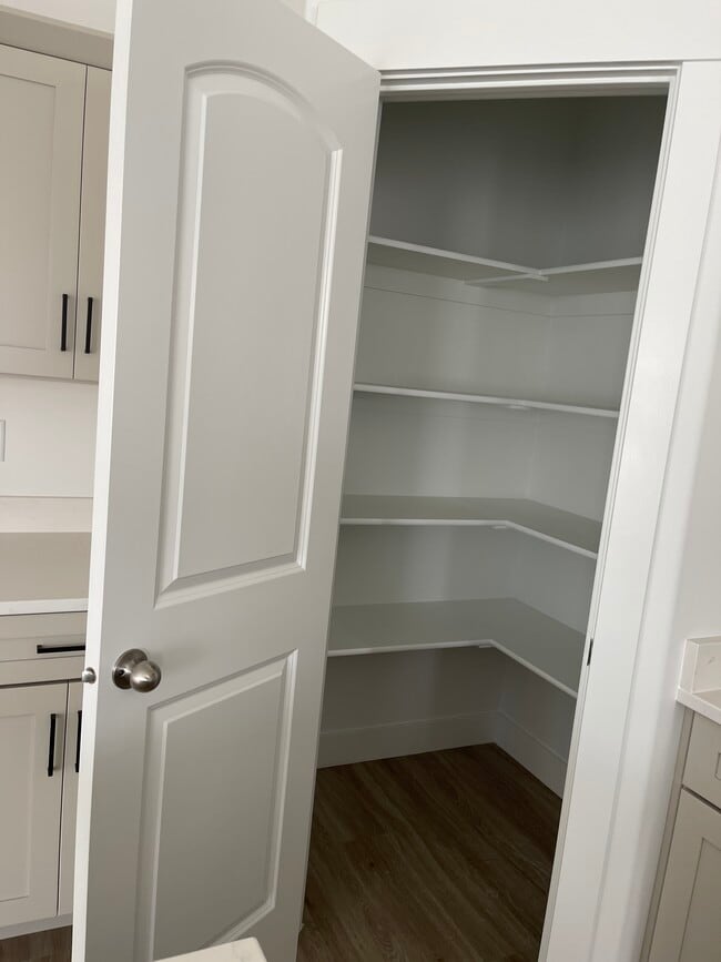 Building Photo - 1099 N Ledger Dr