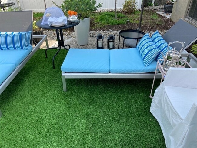 Building Photo - 11 W Elm Ave