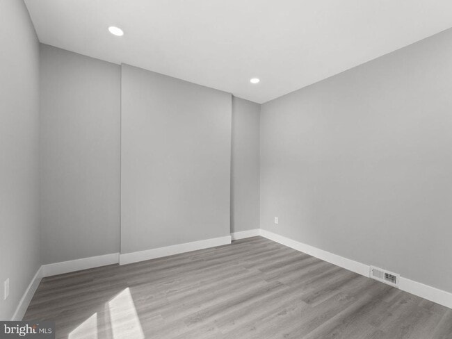 Building Photo - 9 N Front St