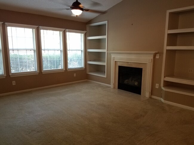 Building Photo - Great One Story With Bonus Room Over Garage