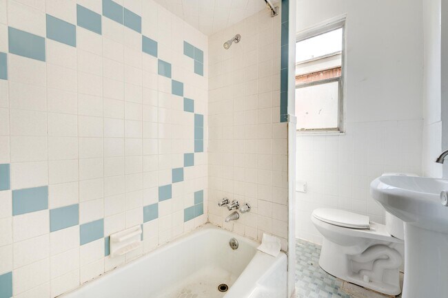 Building Photo - 3422 Ward St