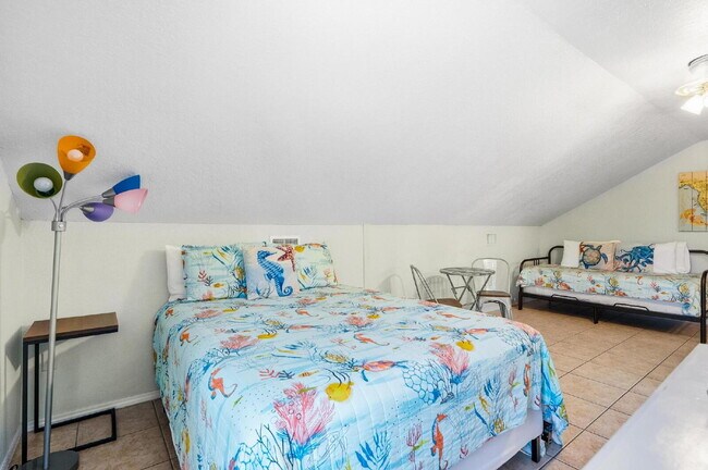 Building Photo - "Cozy & Efficient 1-Bedroom Retreat Steps from Flagler Beach!"