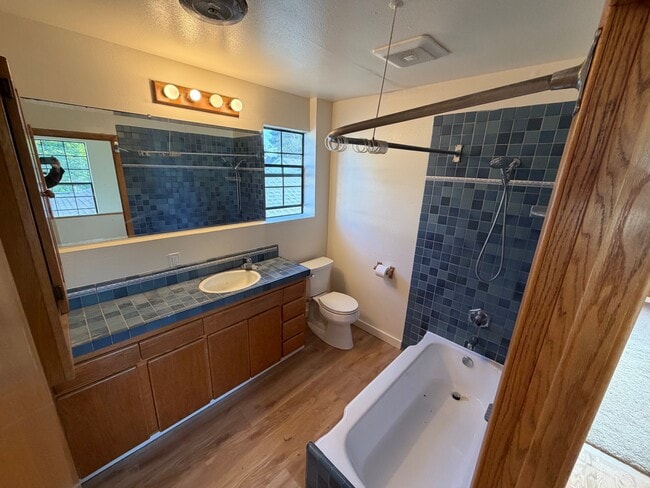 Building Photo - 309 Chestnut St