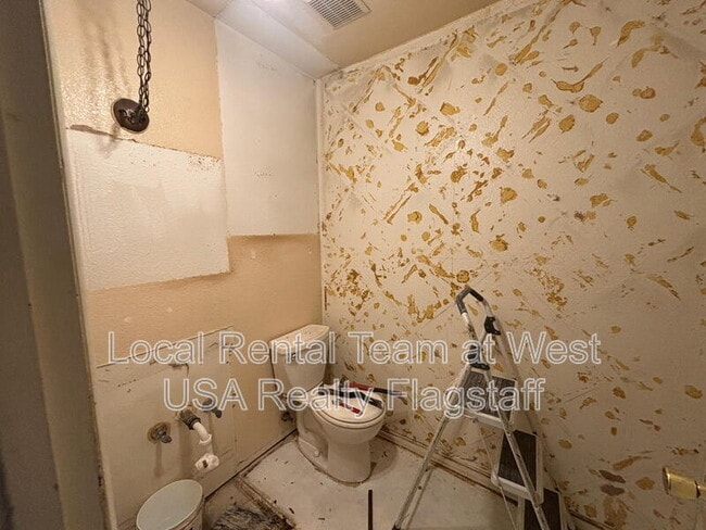 Building Photo - 4513 E Hollygreen Rd