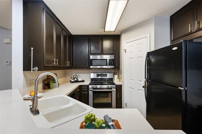 Building Photo - 2306 Alimony Cove