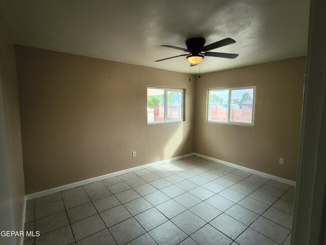 Building Photo - 4918 Guadalupe Dr