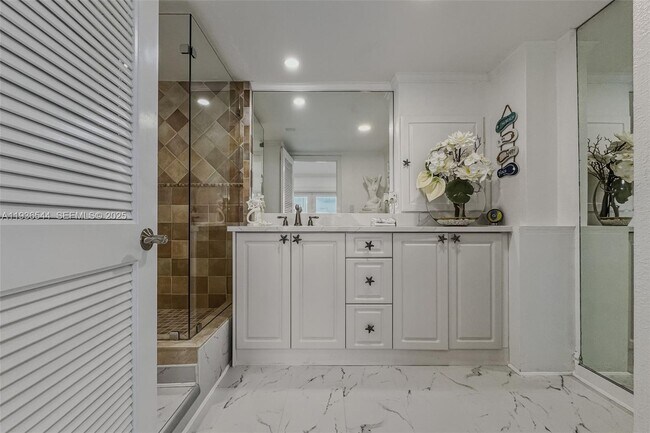 Building Photo - 16 North Dr