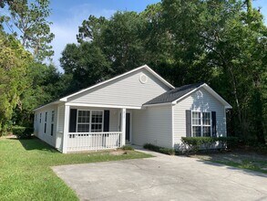 Building Photo - 3 Bedroom 2 Bath One Story House on Charte...