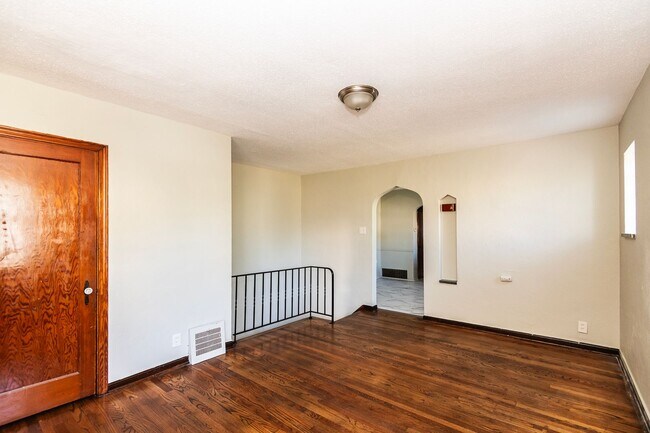 Building Photo - 5322 Miami St