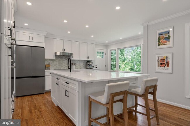 Building Photo - 1554 Forest Villa Ln