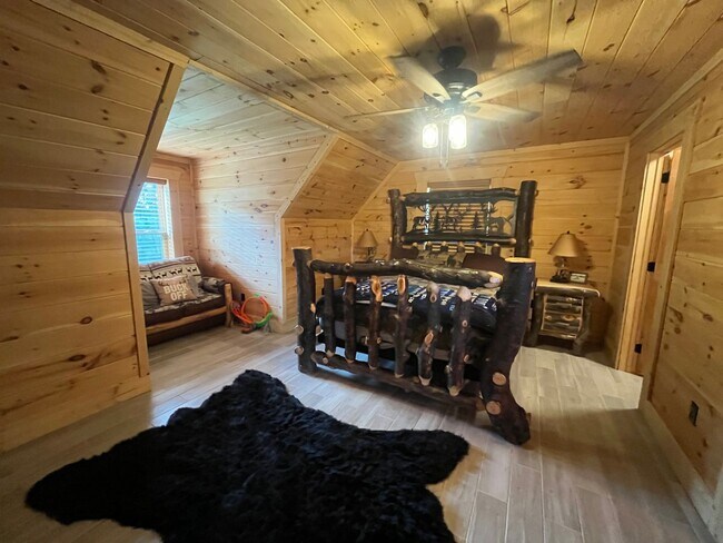 Building Photo - Gorgeous 3-Bedroom Log Cabin with Loft, Large Shop & Stocked Pond – Near Branford, FL