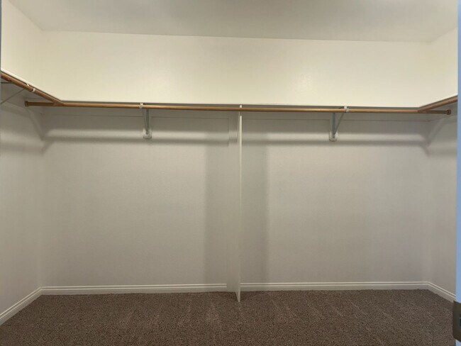 Building Photo - Please contact Vaughn Realty to set up an appointment, 760-446-6561