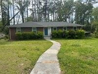 Building Photo - Lovely 3 Bedroom home