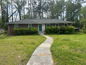 Building Photo - Lovely 3 Bedroom home