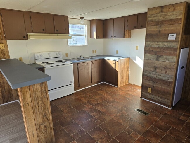 Building Photo - 472 Ruben Wells Rd