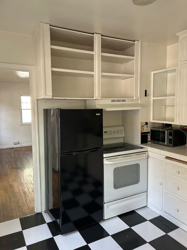 Building Photo - **MIDTOWN - READY FOR MOVE IN** 2 Bedroom/...