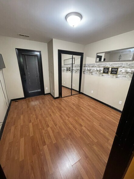 Building Photo - 601 Colonial Ct