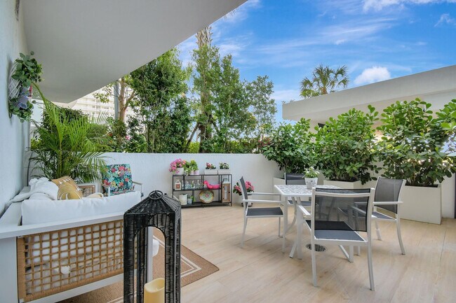 Building Photo - 1116 N Ocean Blvd