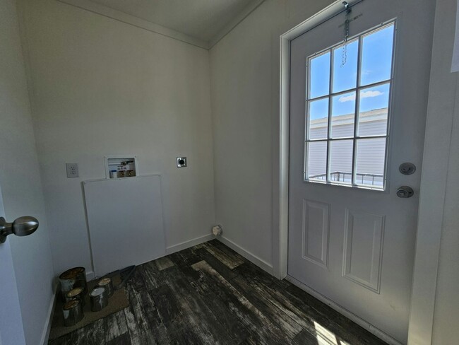 Building Photo - 6710 Hidden Oaks Dr