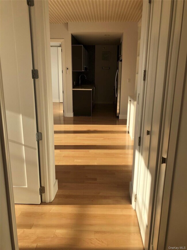 Building Photo - 10-50-50 Jackson Ave