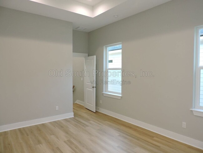 Building Photo - 706 N F St