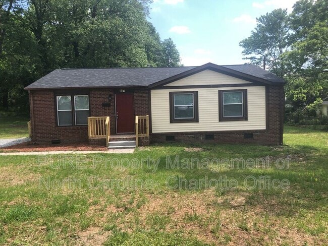 Building Photo - 805 Haywood St