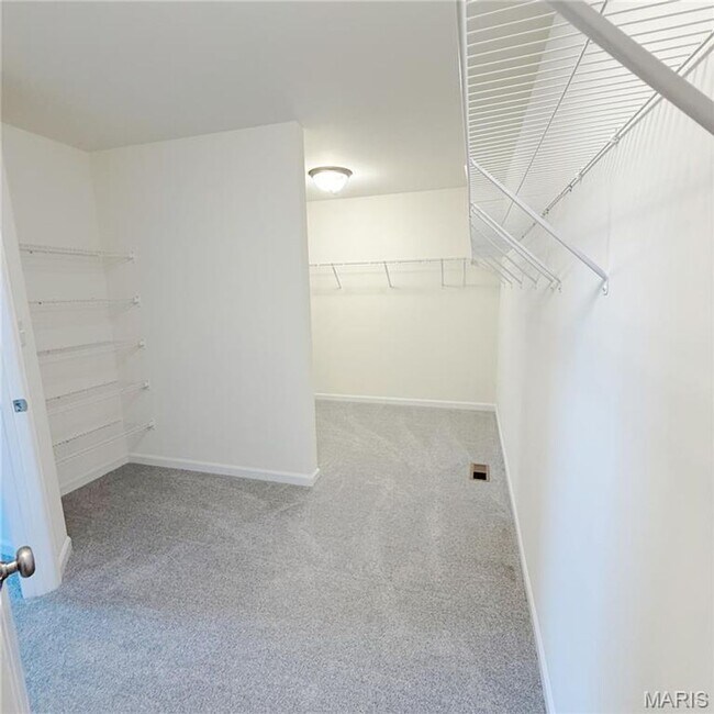 Building Photo - 302 Windmill View Court