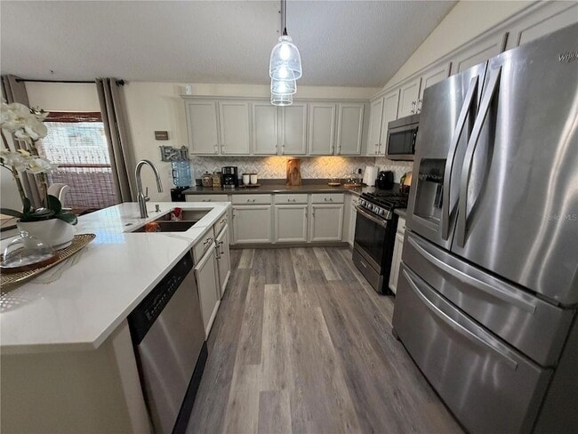 Building Photo - 723 Lady Diana Dr